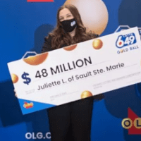 Juliette Lamour, la 18enne canadese che ha vinto 48 milioni di dollari al Lotto 6/49.