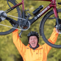 Gary Henry gira il mondo in bici dopo la vincita alla lotteria.